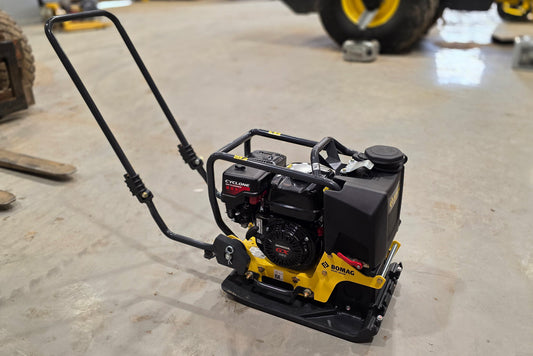 BOMAG BP 15/40 - VIBRATORY PLATE + WATER TANK
