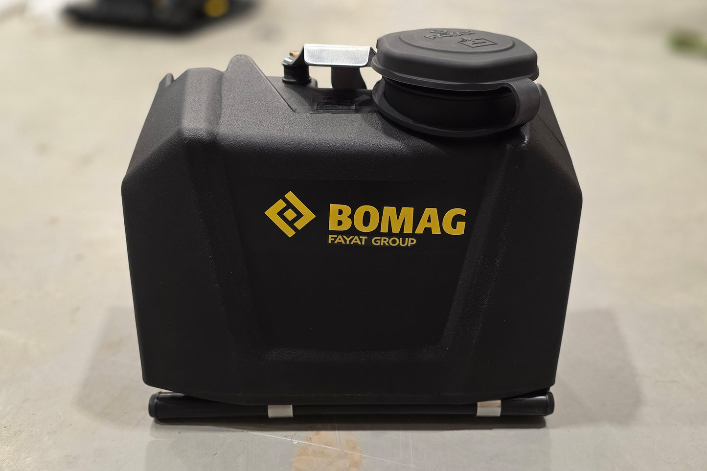 BOMAG BP 15/40 - VIBRATORY PLATE + WATER TANK